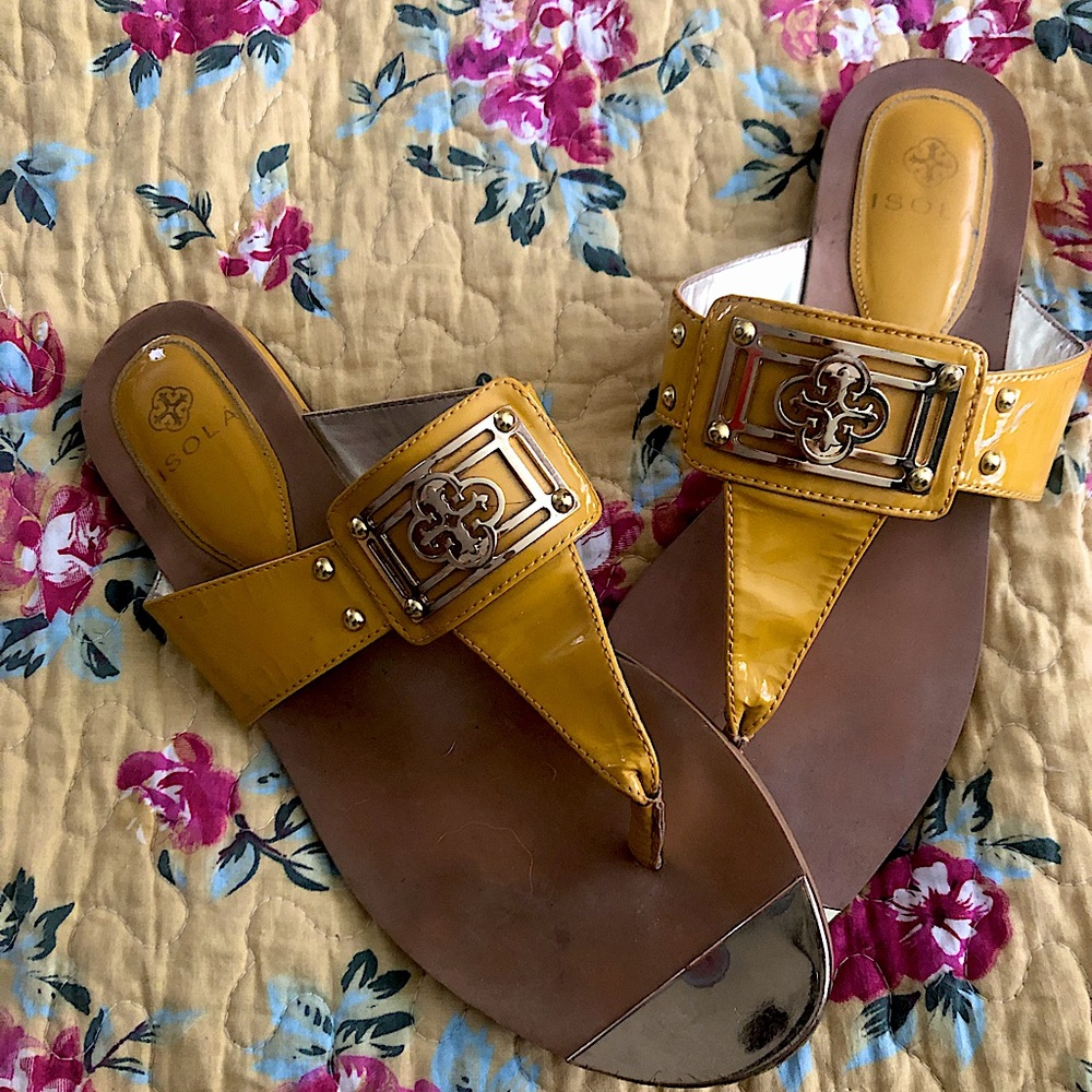 Isola yellow/ gold sandals ⭐️